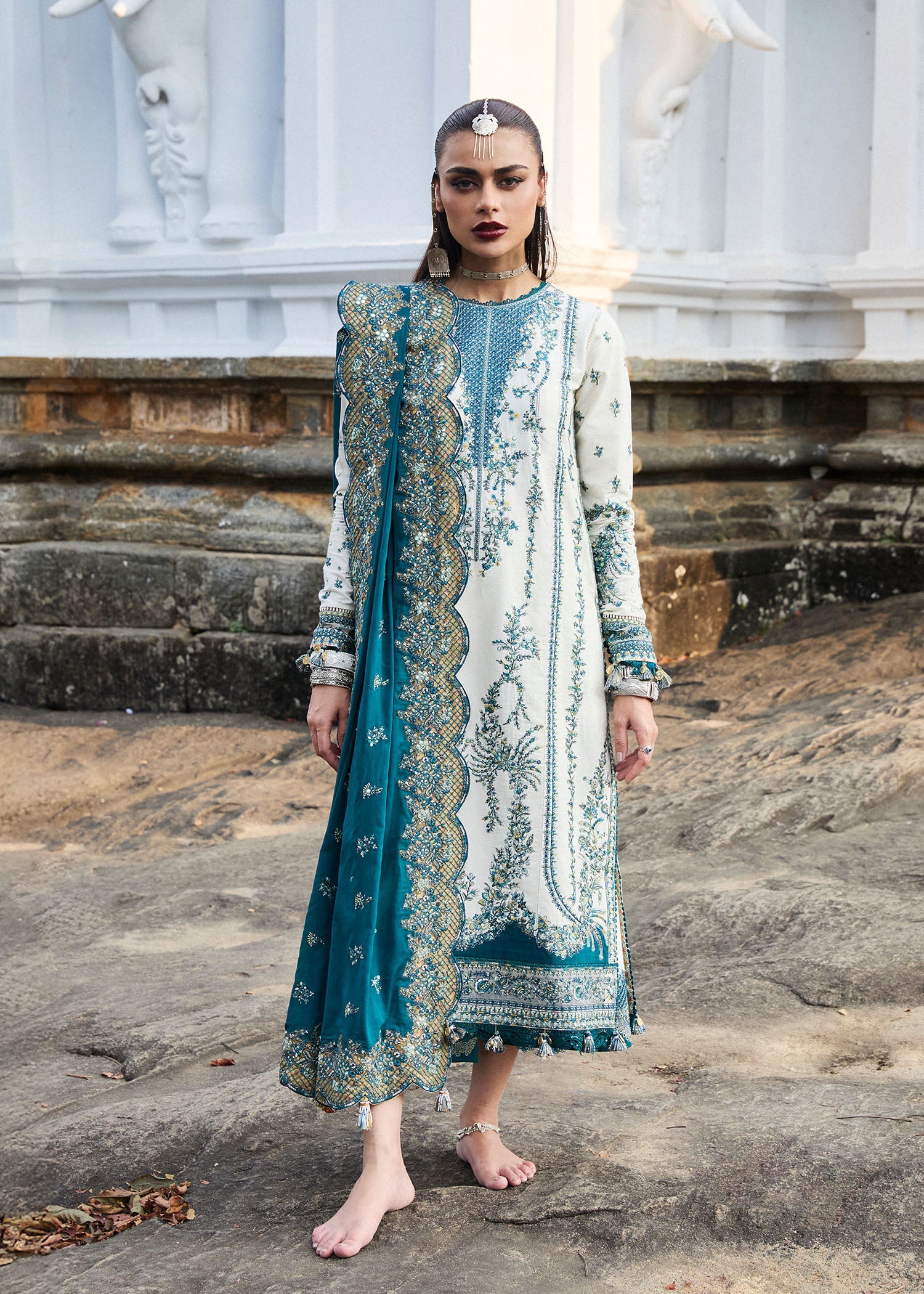 Hussain Rehar Luxury Lawn Un Stitched Collection 2025 3 Piece Veil